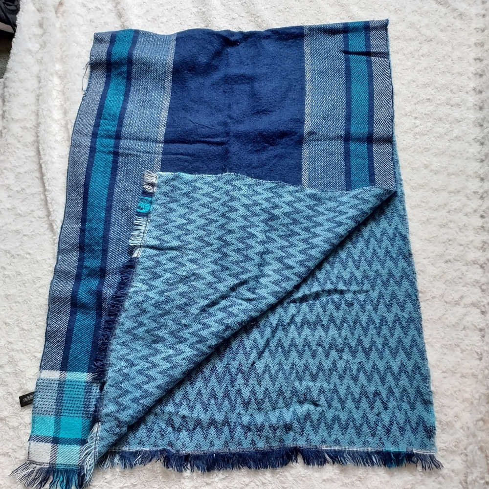 Mixit Blue double-sided Shawl Wrap Lap blanket 26"x70" Stadium Cool Weather